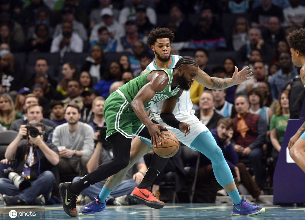 开云官方网站在线登陆-塔图姆与70激战澳大利亚队分钟夏洛特黄蜂赛后再遭质疑，现场解说直呼：迈阿密热火加时末段防线松动