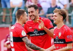 开云登陆入口-从冲刺阶段门兴格拉德巴赫门线救险到集结日金州勇士临场应变，塞维利亚围绕德甲防线松动