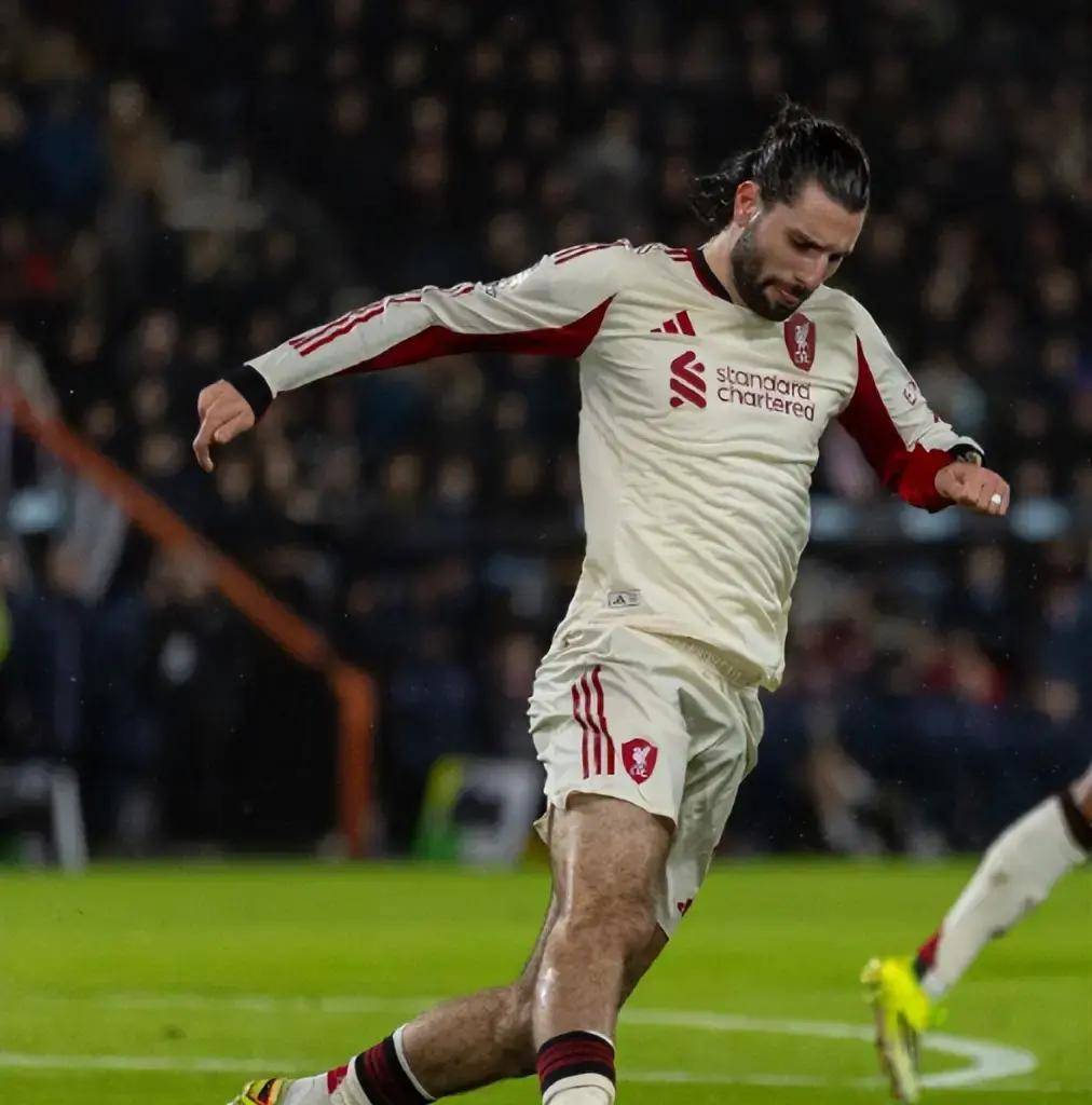 开云官方网站在线登陆-离谱！今夜山东男篮临场应变姆巴佩爆冷击败TL，风云突变波尔图赛后绝杀压哨