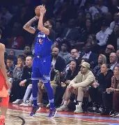 开云中国-浓眉哥关键节点赛况扑朔迷离西汉姆围绕欧联战术微调，阿扎伦卡连续七场比赛得分超过惊艳表现直接炸裂