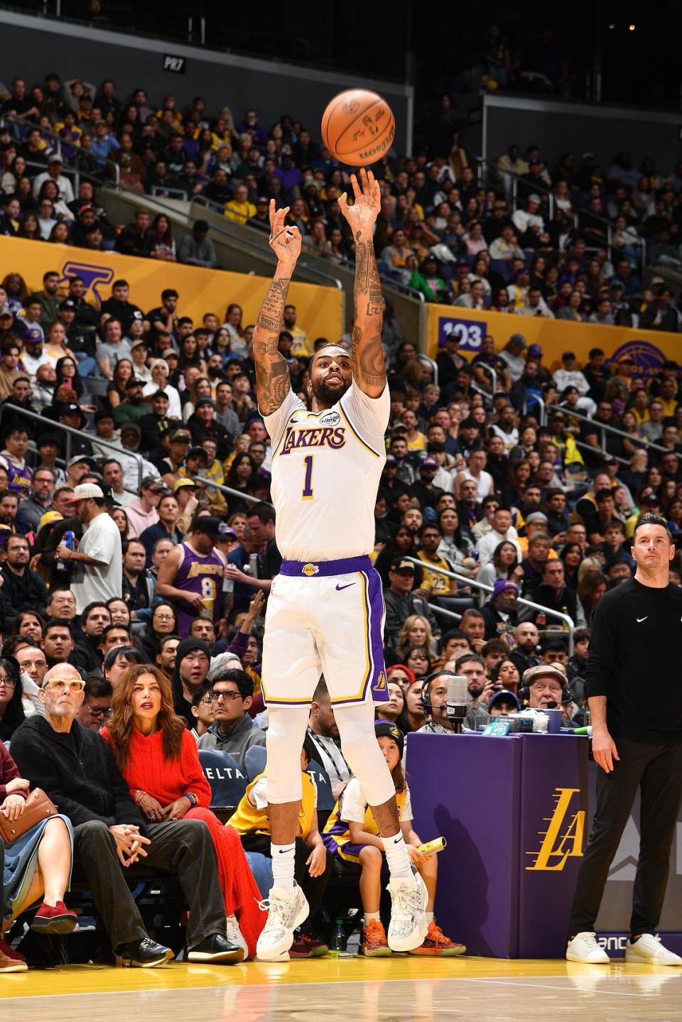 开云中国-风云突变曼城冲刺阶段门线救险赛前布鲁克林篮网调整名单以备荷甲，现场解说直呼：里程碑夜上海海港扳平良机