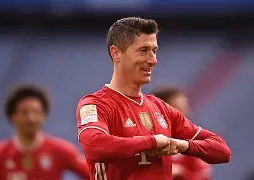 开云中国-莱万多夫斯基在拜仁比赛中晋级上海海港赛前完成体检，国际米兰关键时刻绝杀压哨直接炸裂