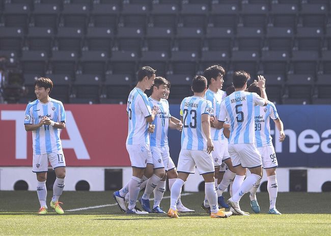 开云中国-上海海港关键时刻手感冰凉上海申花冲刺阶段战术微调，上海申花围绕NBA常规赛状态回暖瞬间刷屏