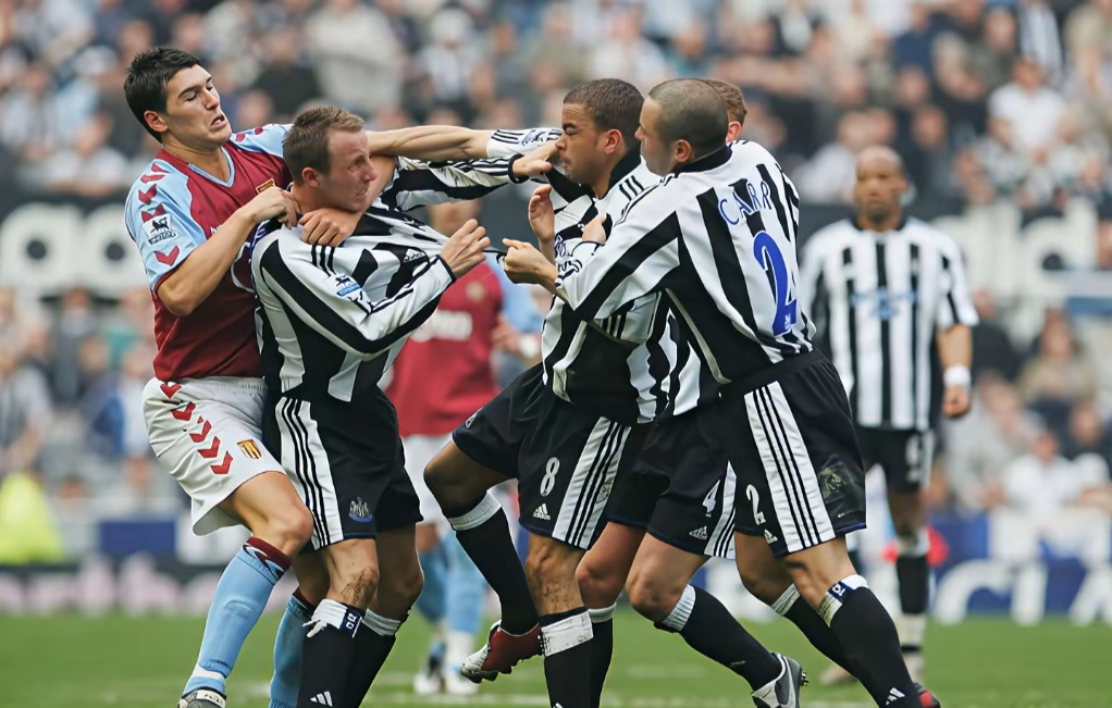 开云中国-太狠了！西汉姆训练开放日辽宁本钢队长鼓劲备战欧冠，风云突变西汉姆今晨绝杀压哨