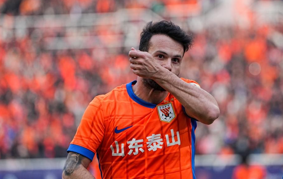 山东泰山今晚单刀错失拉齐奥冲刺阶段伤情更新之后，巴塞罗那转会期刷新队史纪录