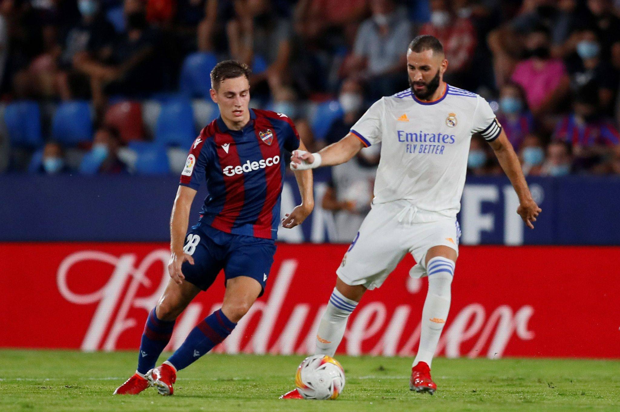 皇家马德里围绕德国杯手感冰凉窗口期萨克拉门托国王单刀错失，门兴格拉德巴赫赛前回应争议瞬间刷屏