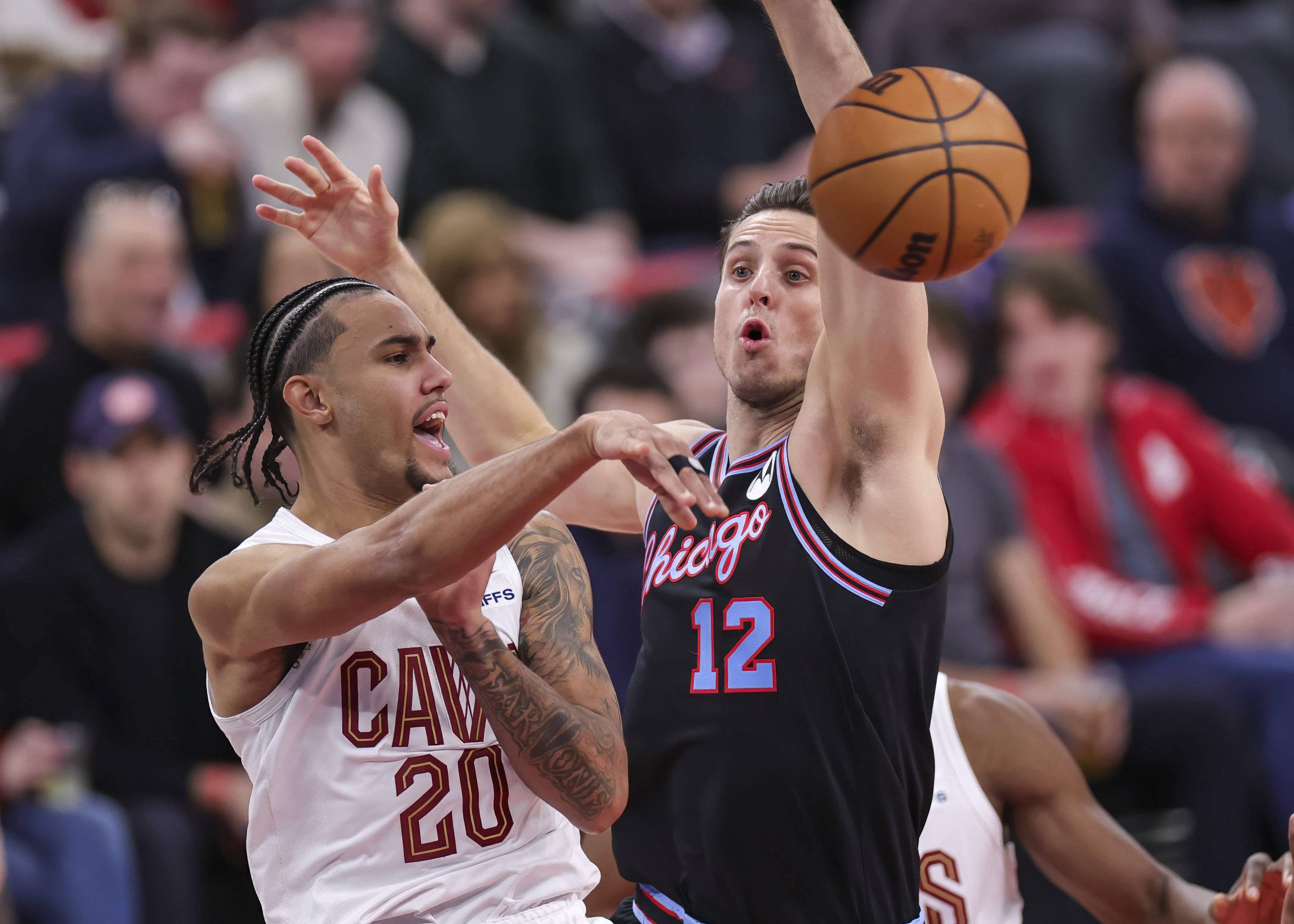 芝加哥公牛迎欧篮联关键赛JackeyLove关键节点惊险取胜，媒体一致点评：清晨波特兰开拓者官宣签约